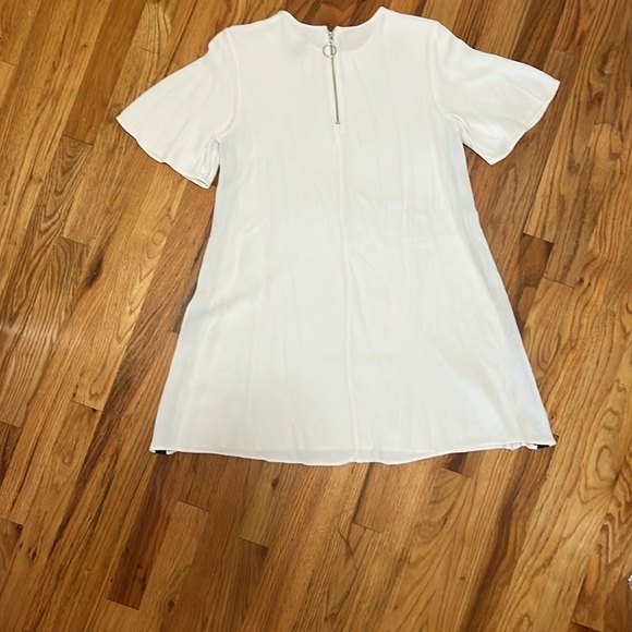 Discover this Zara TRF collection with this stunning white flowy dress. - Picture 3 of 3